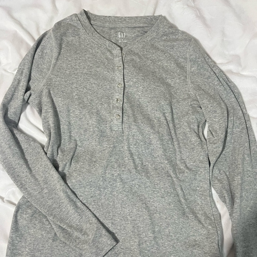 GAP Heather Gray Ribbed Henley Top